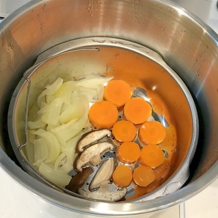 離乳食を圧力鍋で蒸し野菜と野菜スープ